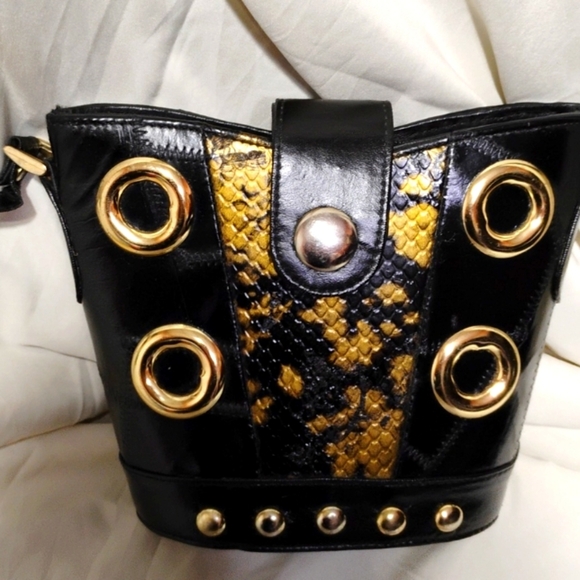 Vintage Black & gold structured Crossbody purse by ‘Renaissance’ - Picture 2 of 12